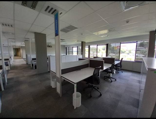 1,267M² OFFICE TO LET IN BRYANSTON